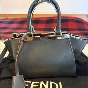 🩷Elegant Fendi Petit Trojours shoulder bag🩷